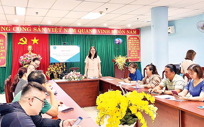 Cơ quan Bảo hiểm xã hội Thành phố Hồ Chí Minh kiểm tra công tác thu hồi nợ đọng bảo hiểm xã hội. (Ảnh QUÝ HIỀN) 