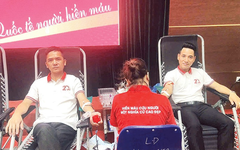 Cán bộ cơ sở giàu lòng nhân ái