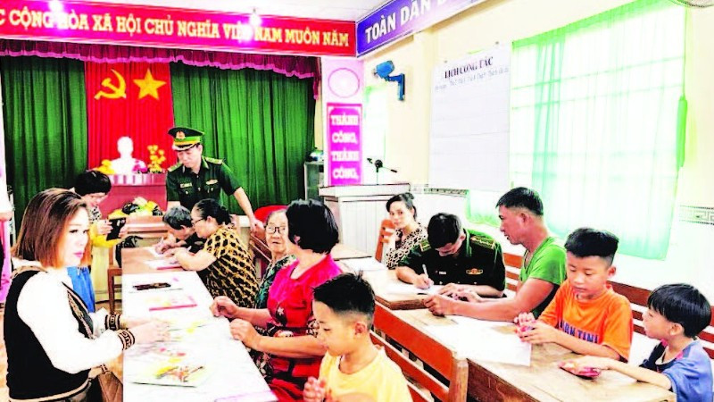 Lớp học xóa mù chữ ở Ấp 7, xã Cái Đôi Vàm.