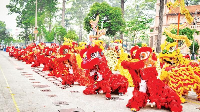 Lễ hội Nguyên tiêu với màn trình diễn lân sư rồng đặc sắc.