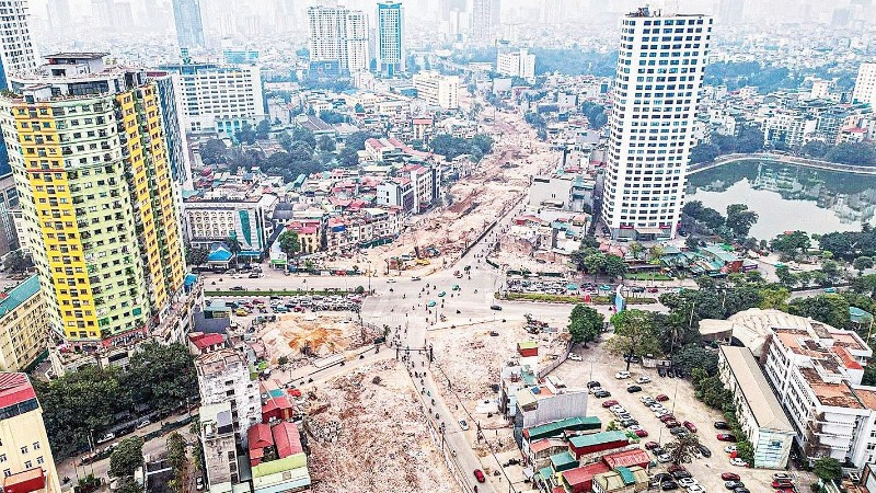 Tuyến đường Vành đai 1 (Hà Nội) đang được thi công. (Ảnh QUANG THÁI)