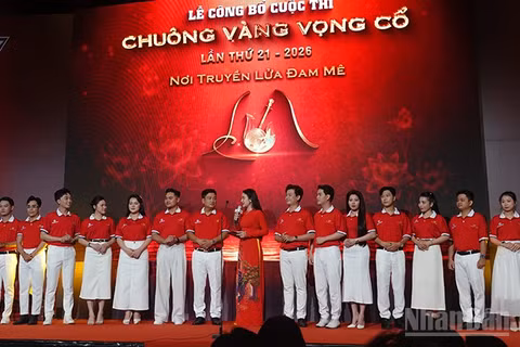 Các thí sinh vào vòng tuyển chọn ra mắt tại lễ công bố cuộc thi. (Ảnh: LINH BẢO)