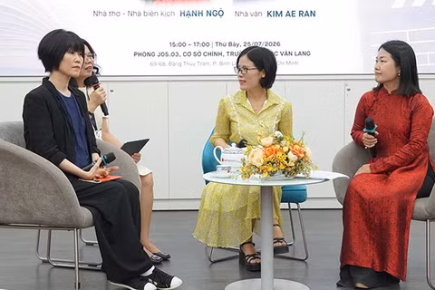 Hai khách mời trong buổi tọa đàm. (Ảnh: Ban tổ chức)