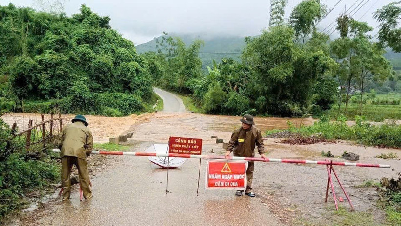 Lực lượng chức năng xã Mường Động, Phú Thọ chủ động các biện pháp phòng chống mưa bão.