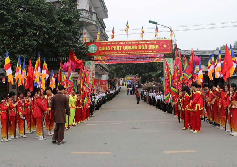 Lễ hội Xuân chùa Phật Quang Hòa Bình thu hút đông đảo người dân tham gia.