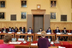 Đoàn đại biểu Đảng Cộng sản Việt Nam làm việc với Viện Kiểm sát tối cao Hungary. (Ảnh: TTXVN)