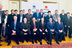 Các đại biểu tham dự tọa đàm.