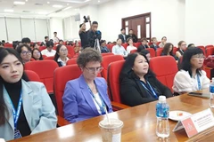 Các đại biểu tham dự diễn đàn.