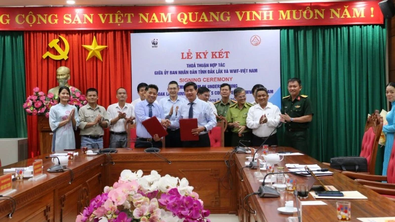 Đắk Lắk và WWF ký thỏa thuận hợp tác bảo tồn thiên nhiên bền vững