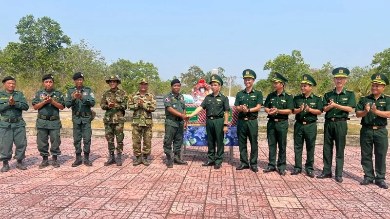 Biên phòng Đắk Lắk chúc Tết Campuchia, tăng cường hợp tác bảo vệ biên giới