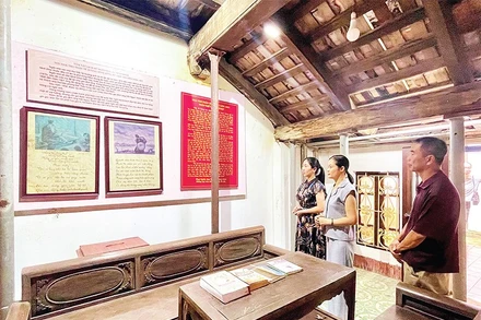 Nhà lưu niệm thơ Tú Xương, điểm tham quan hấp dẫn của du khách và người dân địa phương.