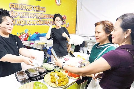 Các hình thức thanh toán không tiền mặt ngày càng được người dân lựa chọn sử dụng.