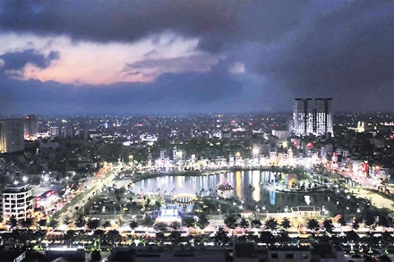 Toàn cảnh phố đi bộ lung linh về đêm.