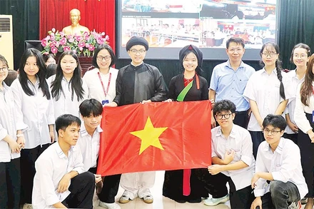 Môn học tiếng Anh trực tuyến theo mô hình “Lớp học không biên giới” tại Trường THPT Hàn Thuyên, tỉnh Bắc Ninh.