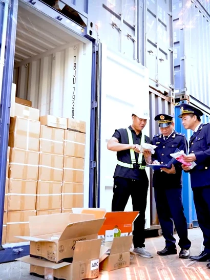 [Video] Quản lý thị trường triệt phá hàng loạt vụ hàng giả, hàng lậu trước Tết