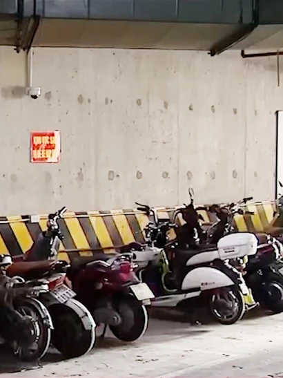 [Video] Bộ Xây dựng yêu cầu hoàn thiện quy chuẩn an toàn cho chung cư có trạm sạc xe điện