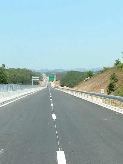 [Video] Hoàn thành 3.188km tuyến chính cao tốc