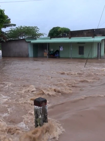 [Video] Mưa lũ tiếp tục gây thiệt hại hàng trăm tỷ đồng