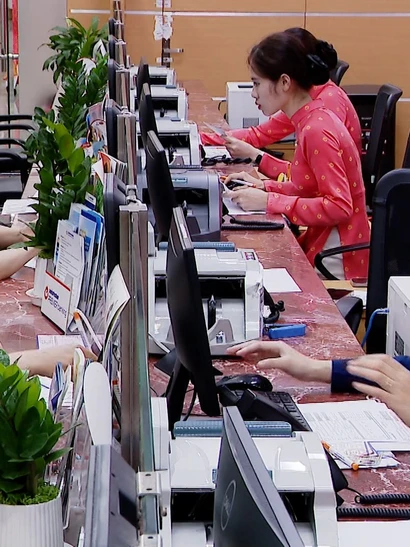 [Video] Ngân hàng ngừng sử dụng hộ chiếu khi giao dịch đối với công dân Việt Nam