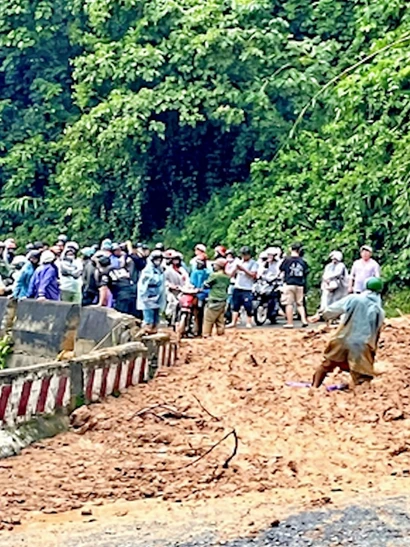 [Video] Sạt lở đèo Sông Pha, tạm cấm phương tiện lên Đà Lạt