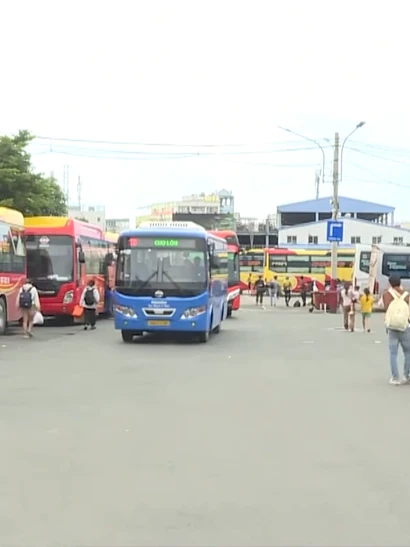 [Video] Nhiều hãng xe lớn vẫn giữ nguyên giá vé trước biến động giá nhiên liệu