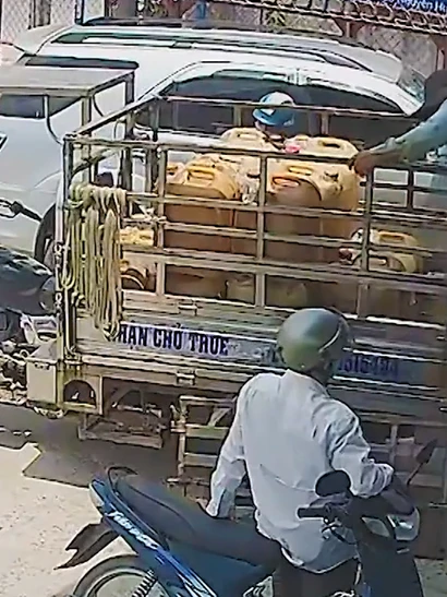 [Video] Cảnh báo nguy cơ cháy, nổ do tích trữ xăng, dầu trong nhà