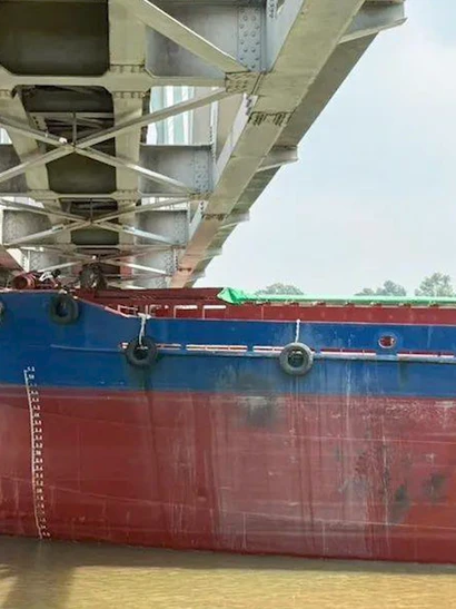 [Video] Xác định nguyên nhân ban đầu vụ va chạm khiến cầu đường sắt qua Đồng Nai gián đoạn