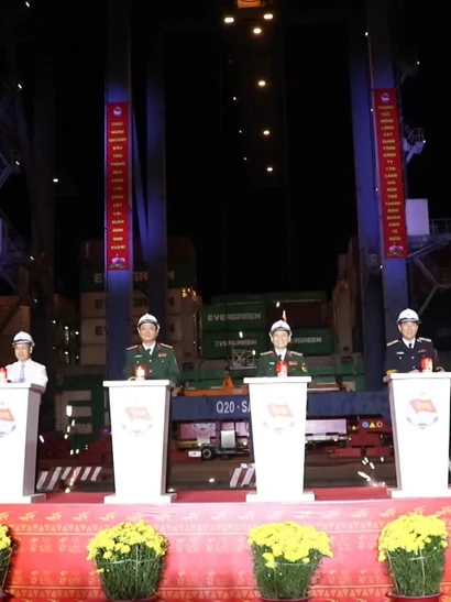 [Video] Cảng Cát Lái phát lệnh làm hàng đầu năm