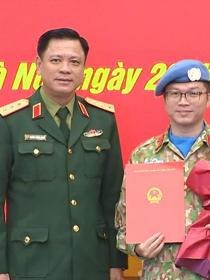 [Video] Trao quyết định sĩ quan tham gia gìn giữ hòa bình tại Cộng hòa Trung Phi