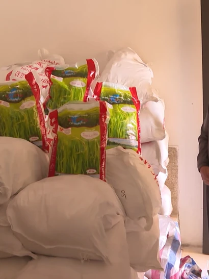 [Video] Khởi tố đối tượng buôn, bán gạo giả nhãn hiệu