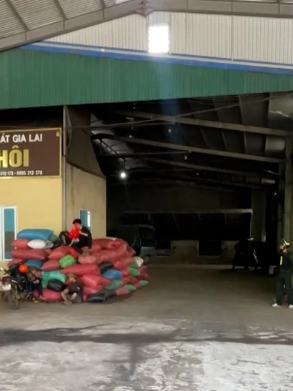 [Video] Gia Lai tạm giữ Giám đốc công ty cà phê nghi sản xuất cà phê giả