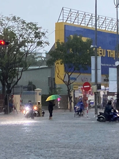 [Video] Đà Nẵng cho học sinh nghỉ học để ứng phó với bão số 12