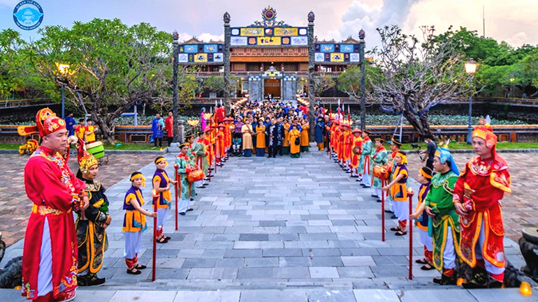 Ðại nội, điểm đến làm nên thương hiệu du lịch đặc sắc của Huế.