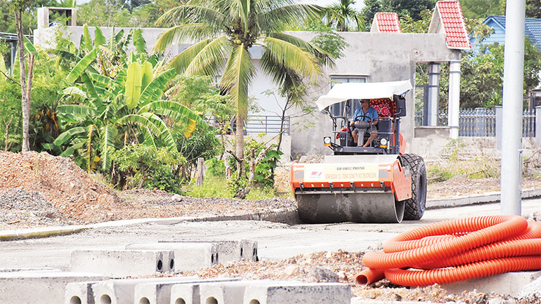 Ðơn vị thi công đang nỗ lực ngày đêm để bàn giao công trình đúng thời hạn.