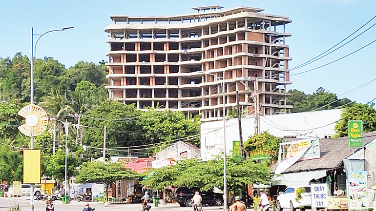 Công trình 12 tầng xây dựng sai phạm tại xã Dương Tơ.