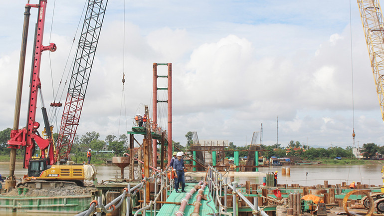 Công trình cầu Thạch Hãn 1 đã hoàn thành các mố cầu và cọc khoan nhồi.
