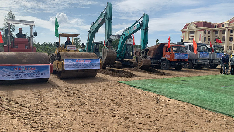 Lễ khởi công các gói thầu thuộc dự án đường vành đai phía tây TP Cần Thơ (nối Quốc lộ 91 và Quốc lộ 61C).