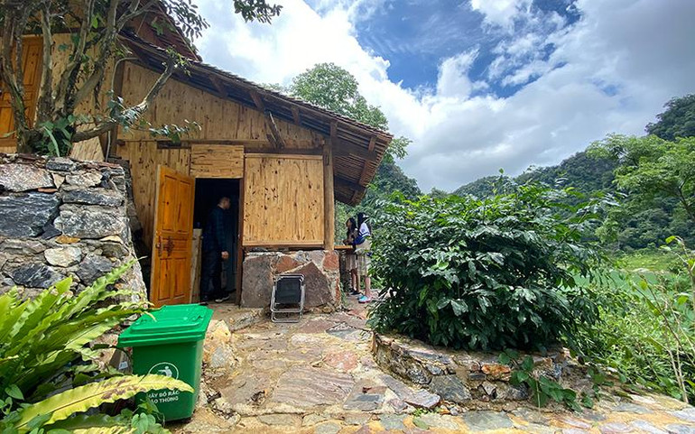 Mô hình quán cà-phê mới mở ở Thang Hen rất thu hút khách trẻ.