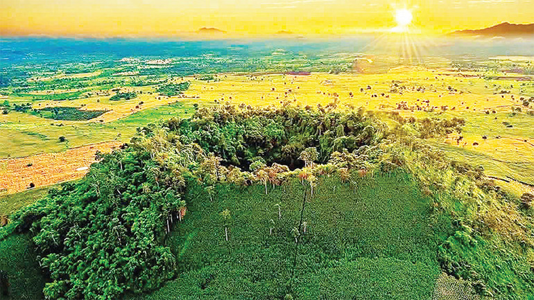 Danh lam thắng cảnh Núi lửa Nâm B'Lang vừa được xếp hạng Di tích quốc gia. Danh lam thắng cảnh Núi lửa Nâm B'Lang vừa được xếp hạng Di tích quốc gia.