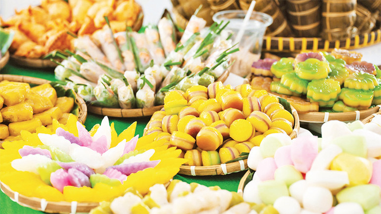 Hàng trăm loại bánh dân gian được giới thiệu tại lễ hội.