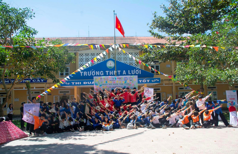 Một trong những hoạt động ngoại khóa của thầy trò Trường THPT A Lưới (Thừa Thiên Huế). Một trong những hoạt động ngoại khóa của thầy trò Trường THPT A Lưới (Thừa Thiên Huế).