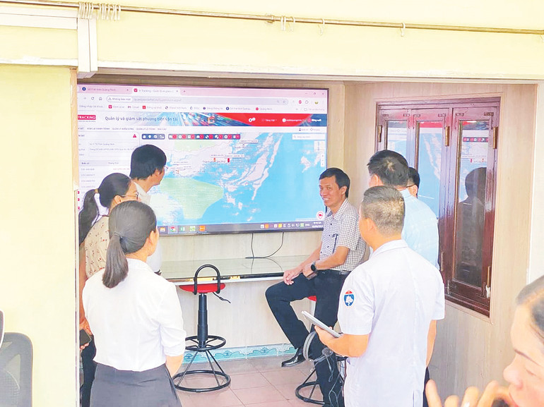 PGS,TS, bác sĩ Đồng Văn Hệ tư vấn chuyên môn hiến mô, tạng cho các đồng nghiệp Trung tâm cấp cứu 115 Quảng Ninh.