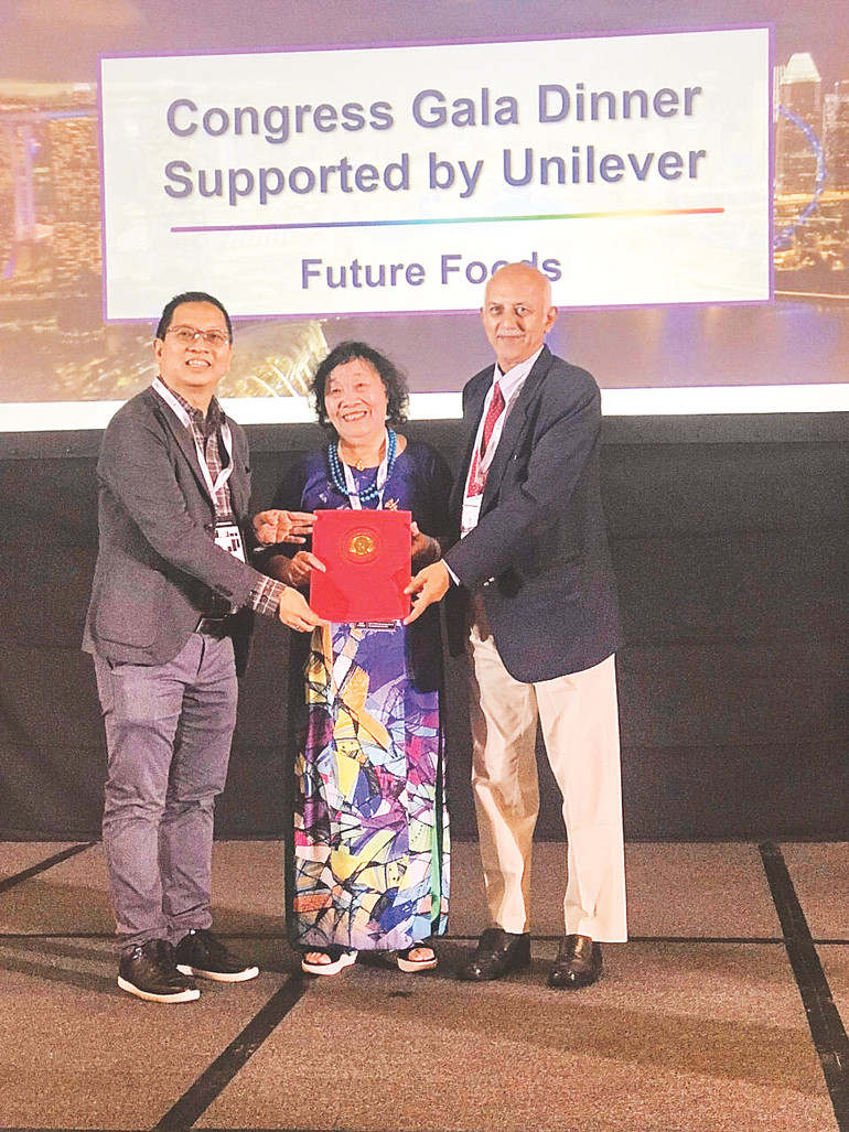 PGS, TS Nguyễn Thị Chính nhận Giải thưởng khoa học công nghệ, công nghiệp thực phẩm toàn cầu lần thứ 21. Ảnh | Hoa Thy