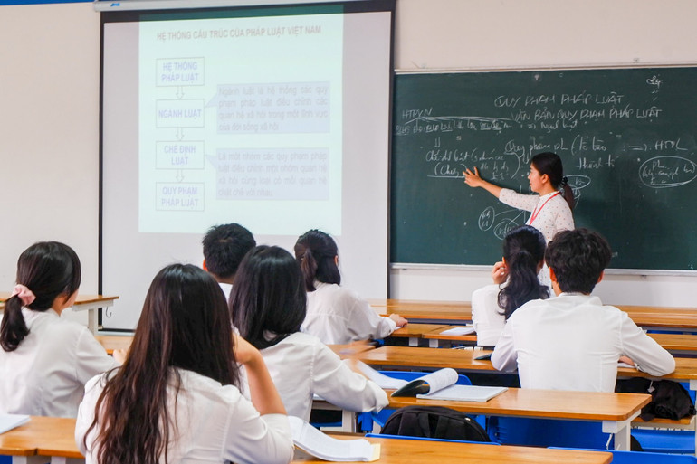 Sinh viên khoa Luật Trường đại học Đông Á.