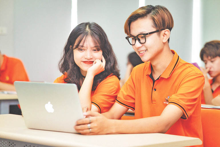Sinh viên ngành Digital Marketing, Đại học FPT Hà Nội - một trong những đơn vị tiếp cận xu hướng đào tạo liên ngành sớm ở Việt Nam. Sinh viên ngành Digital Marketing, Đại học FPT Hà Nội - một trong những đơn vị tiếp cận xu hướng đào tạo liên ngành sớm ở Việt Nam.