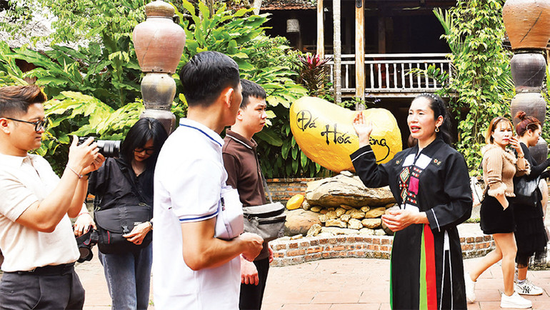 Ðến đây du khách có cơ hội tìm hiểu phong tục tập quán của người Cao Lan bản địa. Ðến đây du khách có cơ hội tìm hiểu phong tục tập quán của người Cao Lan bản địa.