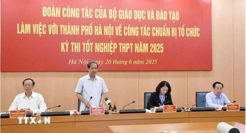 Bộ trưởng Giáo dục và Đào tạo Nguyễn Kim Sơn phát biểu chỉ đạo tại buổi làm việc. (Ảnh: Nguyễn Cúc/TTXVN)