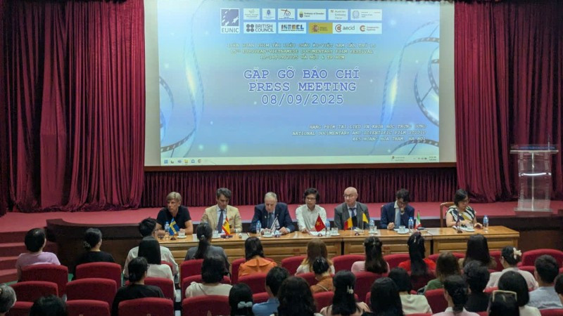 Quang cảnh buổi họp báo giới thiệu về Liên hoan Phim tài liệu châu Âu - Việt Nam lần thứ 15, diễn ra tại Hãng phim Tài liệu và Khoa học Trung ương (Hà Nội) ngày 8/9.