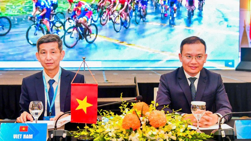 Cục trưởng Cục Thể dục thể thao Nguyễn Danh Hoàng Việt (bên trái) và Phó Cục trưởng Nguyễn Hồng Minh tại hội nghị.