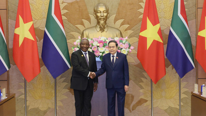 Chủ tịch Quốc hội Trần Thanh Mẫn và Tổng thống Nam Phi Matamela Cyril Ramaphosa. (Ảnh: DUY LINH) 